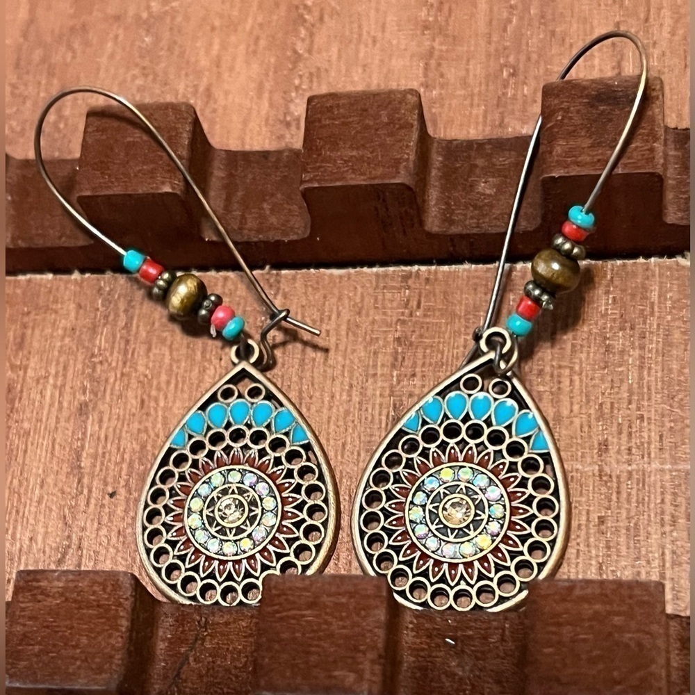 Beautiful pair of Boho earrings, BN!